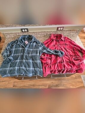 LOT OF 2 WILD FABLE BUTTON DOWN PLAID SHIRTS. MEDIUM